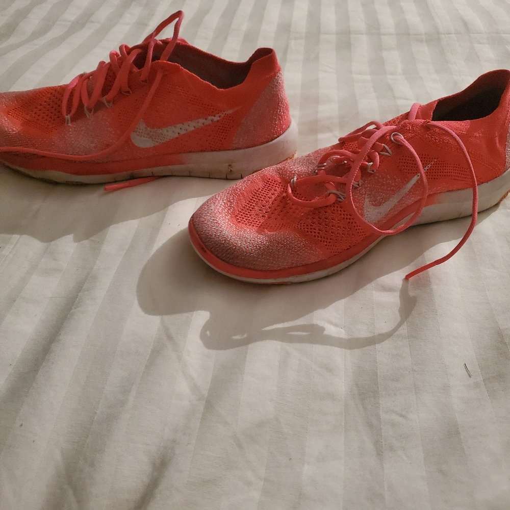 Womens Nike tennis shoes